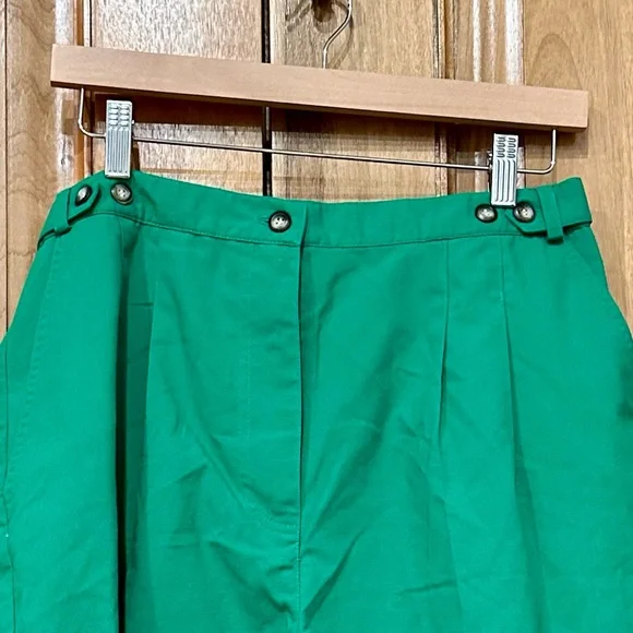 Karen Scott - Kelly Green Pleated Front Wide Leg Long Shorts - EUC - 16 - Picture 2 of 6